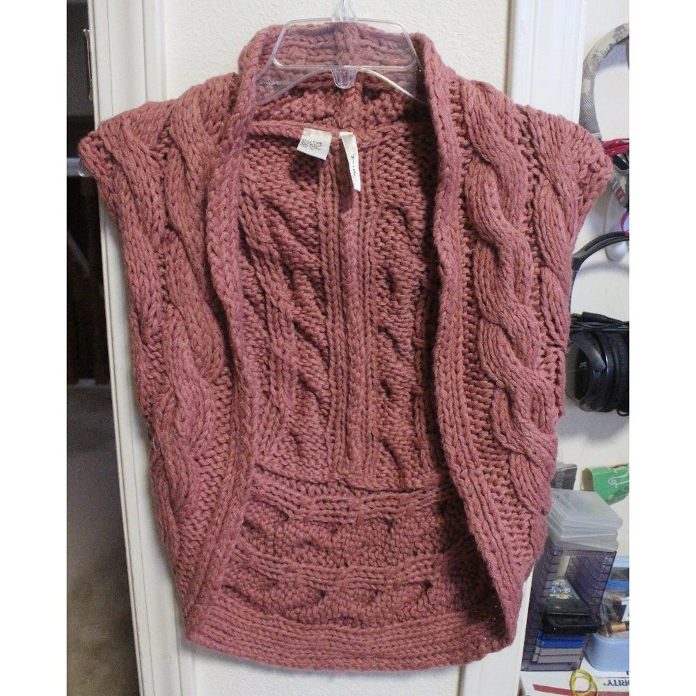"Do & Be" pink knit vest